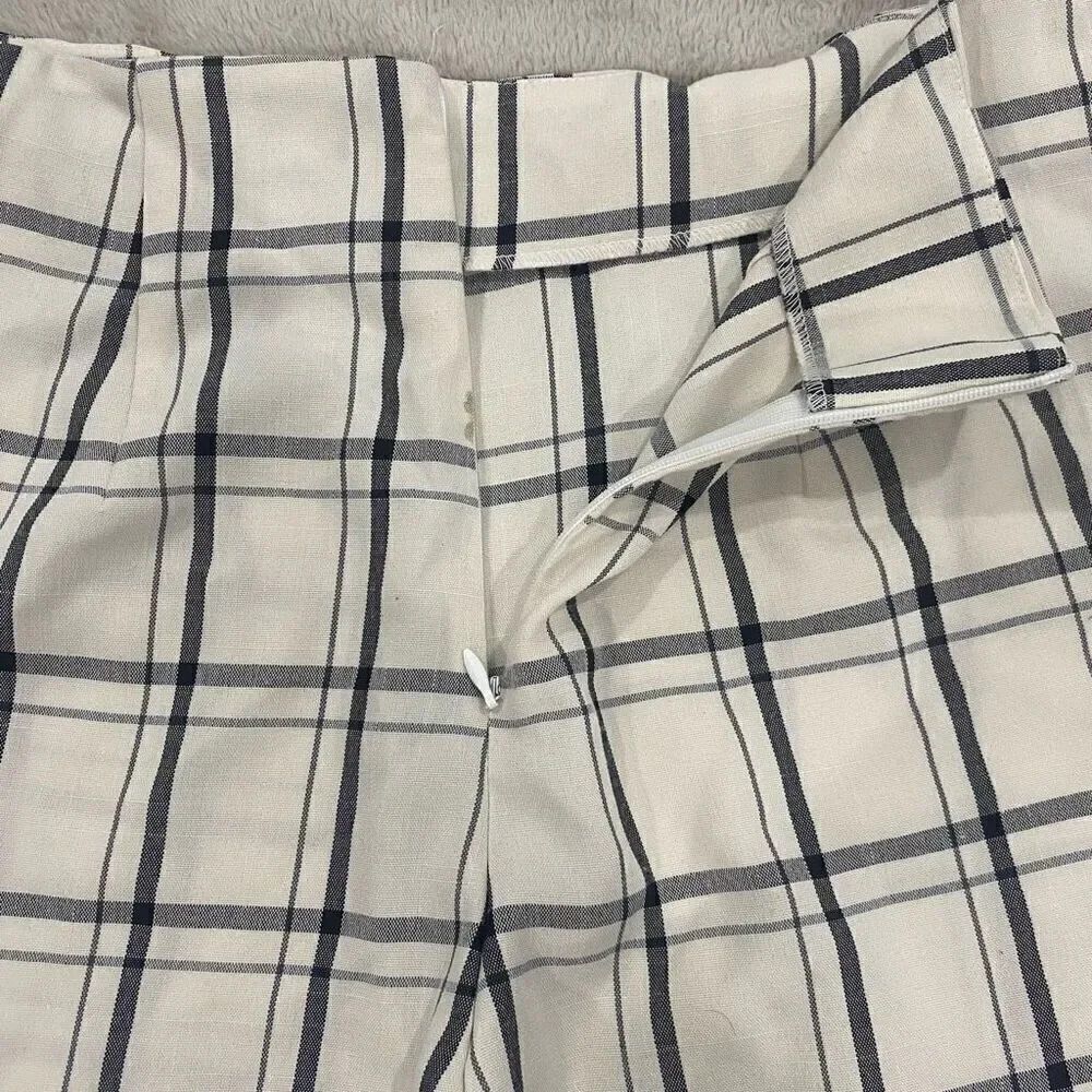 PrettyLittleThing White Grid Shorts Size 4 - Picture 5 of 6